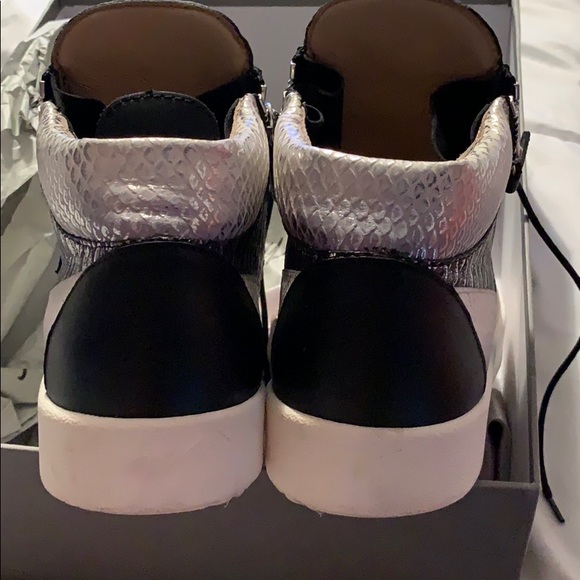 Don’t wear them any more - Picture 5 of 6